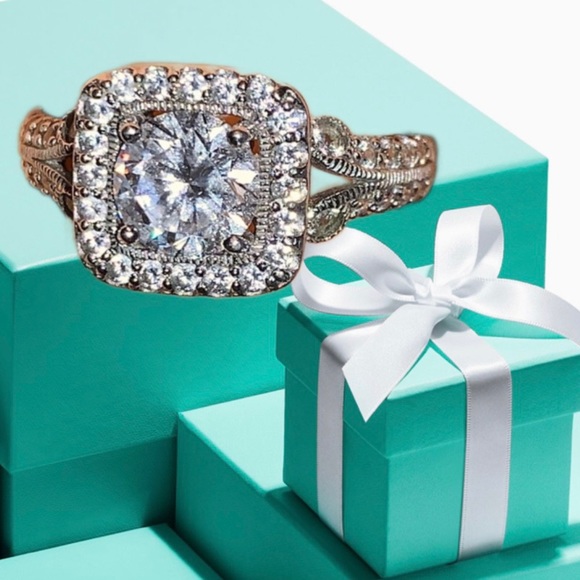 Beautiful Woman Beautiful Jewelry Blue Chalcedony Oval Cabochon Stone Ring - Picture 15 of 16